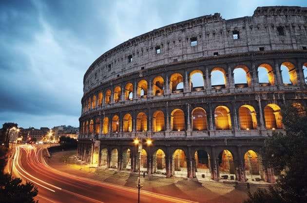 Rome day tours and activities: the Colosseum in Rome at night.