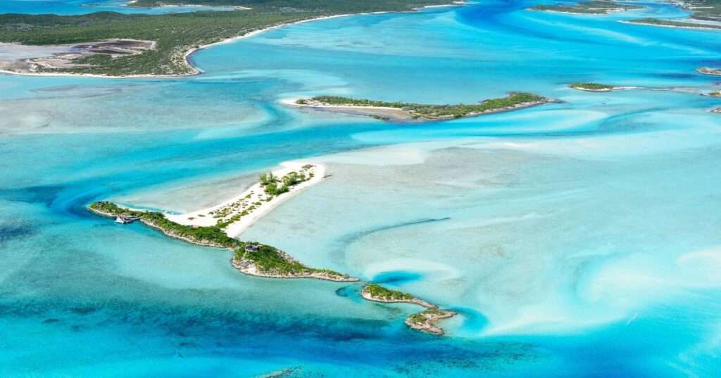 Day tours in the Bahamas: Visit the beautiful Exuma Cays.